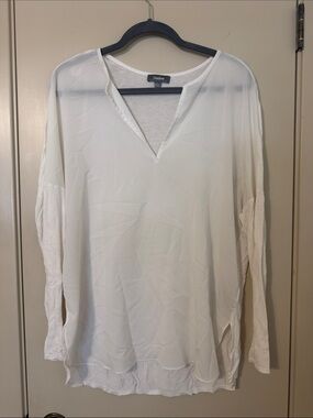 Neiman Marcus White V-Slit Long Sleeve Tunic